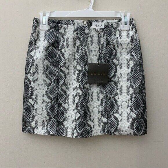 NWT Le Lis Gray Snakeskin Vinyl Like Vegan Leather Mini Skirt Size Small - Picture 1 of 4